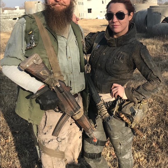 Meet your Posher, Nichole - Picture 3 of 4